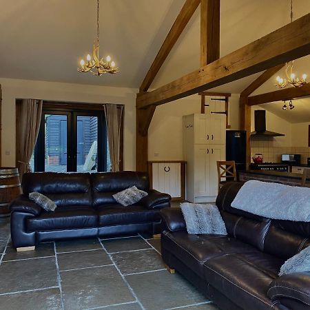 Trelaske Mill Cider Barn-With Hot Tub, Fire Pit Bbq Lewannick エクステリア 写真