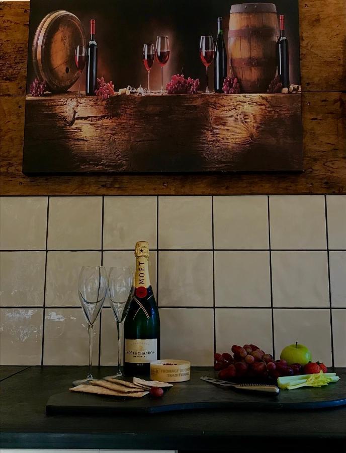 Trelaske Mill Cider Barn-With Hot Tub, Fire Pit Bbq Lewannick エクステリア 写真