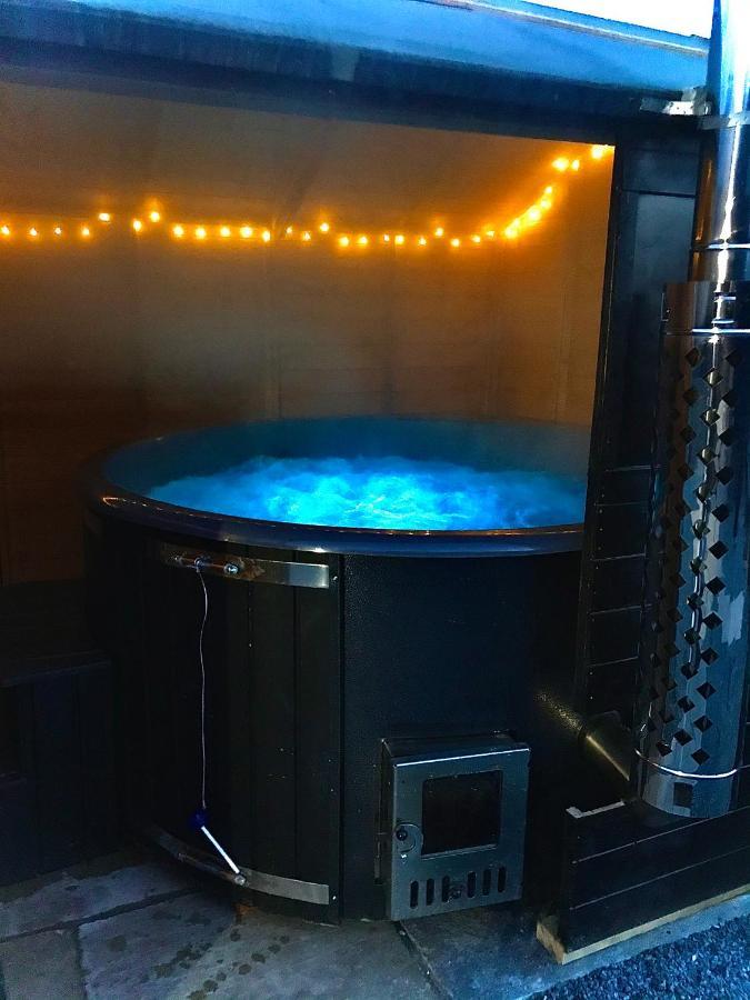 Trelaske Mill Cider Barn-With Hot Tub, Fire Pit Bbq Lewannick エクステリア 写真