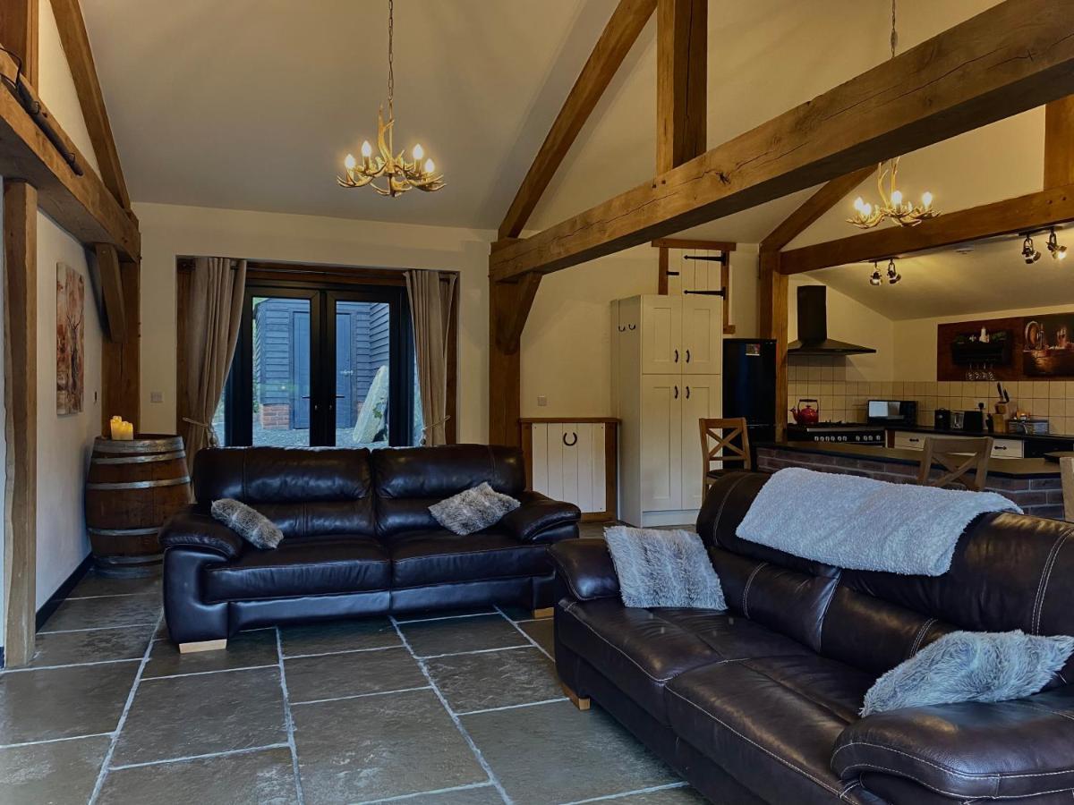 Trelaske Mill Cider Barn-With Hot Tub, Fire Pit Bbq Lewannick エクステリア 写真